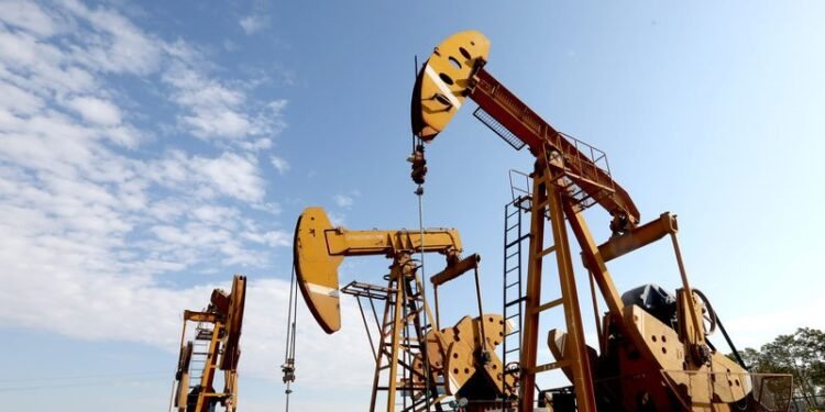 El petróleo de Texas cierra en 93,74 dólares tras ataques en Arabia Saudí y Ucrania