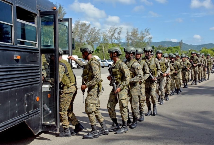 República Dominicana envía militares a frontera en medio de la creciente tensión en Haití