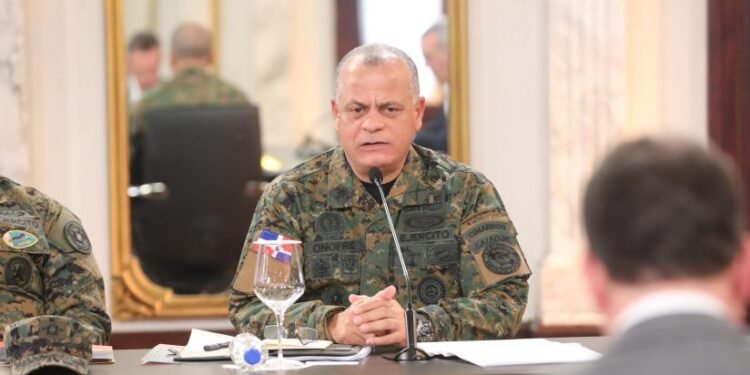 Ministro de Defensa asegura que Fuerzas Armadas tienen planes de respuesta ante cualquier amenaza al país