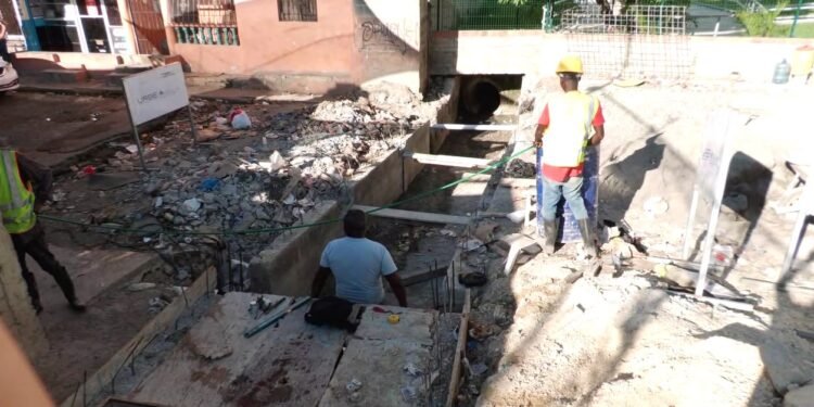 Gualey denuncia a URBE por obra inconclusa que pone en peligro a niños y envejecientes
