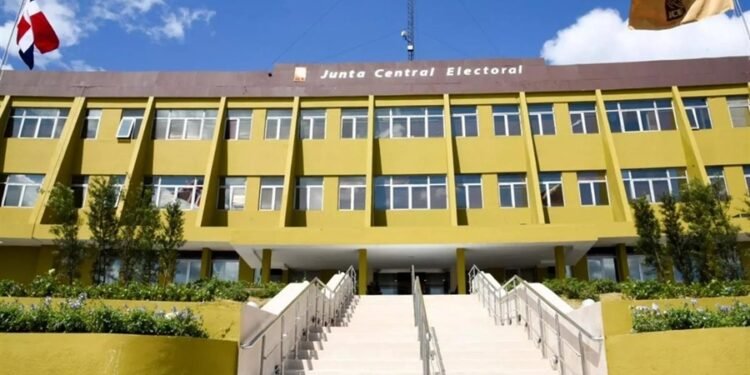 JCE habilita entrega de cédulas a menores, militares, policías y extranjeros residentes legales