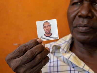 Familiares de dominicanos desaparecidos en naufragio de yola exigen respuestas tras trágica travesía hacia Puerto Rico