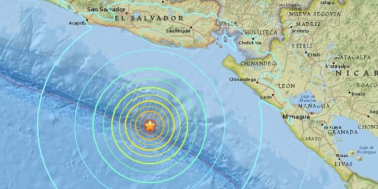El Salvador emite aviso de amenaza de tsunami tras terremoto de magnitud 7,7 en Panamá